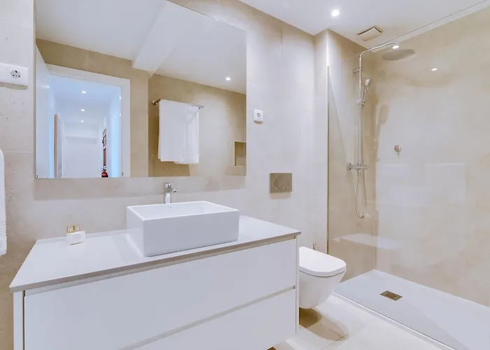 아파트 Al - Egas Moniz 쿼테이라